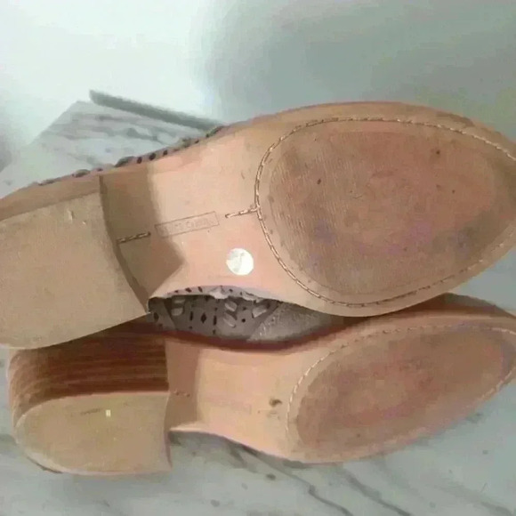 Vince Camuto Prasata Leather Bootie - Picture 5 of 13